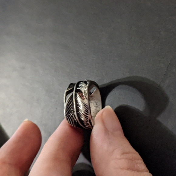 Silver Tone Feather Statement Ring - size 6.5 - Picture 1 of 5